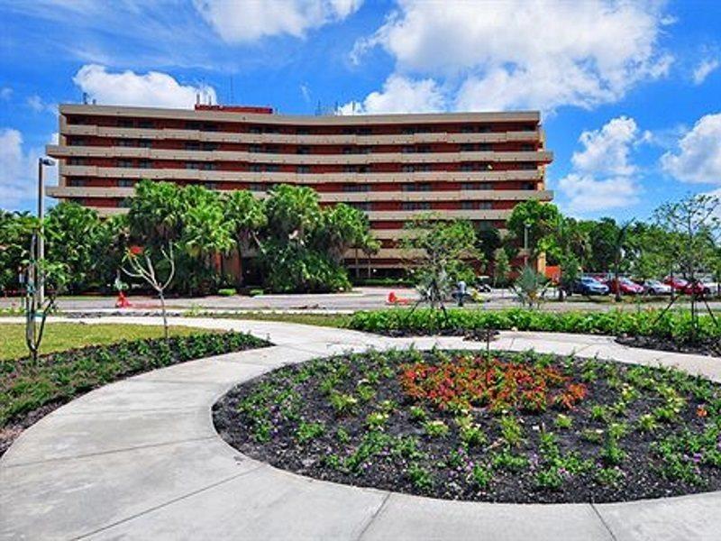 Chateau Mar Golf Resort, Trademark Collection By Wyndham Lauderhill